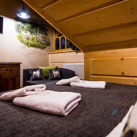 فيلة Udanypobyt Domy Highlander House
