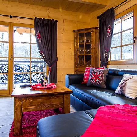 فيلة Udanypobyt Domy Highlander House