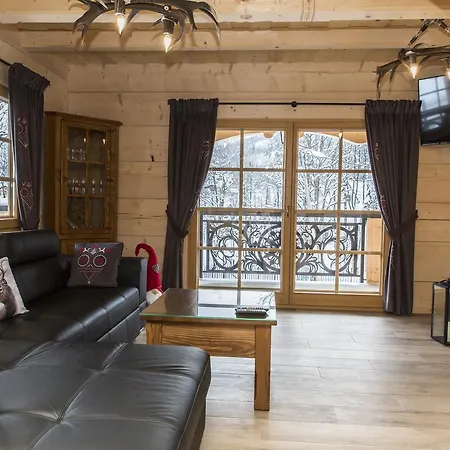 فيلة Udanypobyt Domy Highlander House